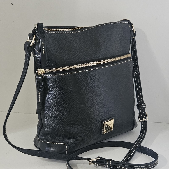 Like!New!Dooney and bourke Black Pebbled Leather Crossbody Bag - Picture 2 of 12